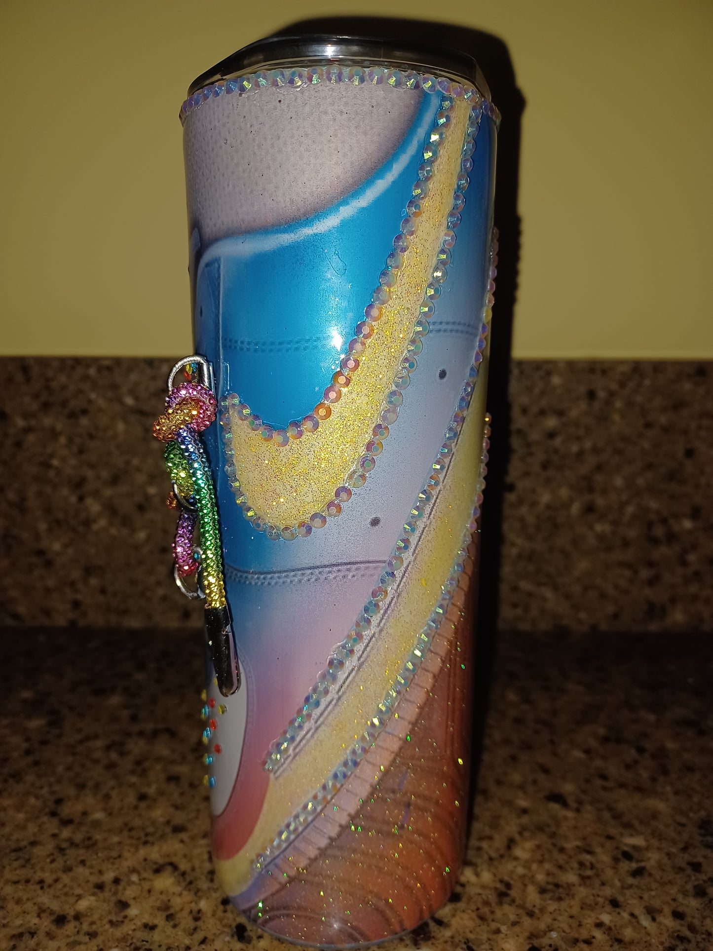 Shoe string tumbler